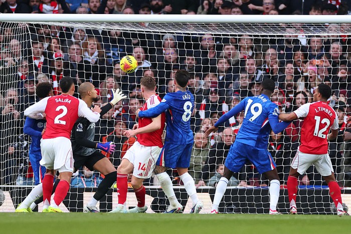 LONDON, ENGLAND - MARCH 01: William Saliba of Arsenal scores the opening goal via a deflection from Mamadou Sarr of Chelsea during the Premier League match between Arsenal and Chelsea at Emirates Stadium on March 01, 2026 in London, England. (Photo by Marc Atkins/Getty Images)
