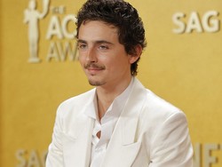 Timothee Chalamet Pakai Kalung yang Wakili Kylie Jenner di Actor Awards 2026