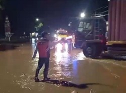 Jembatan di Jalur Pantura Kota Pasuruan Banjir, Lalin Dialihkan