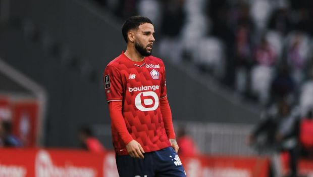 Calvin Verdonk Calvin Verdonk bermain untuk LOSC Lille melawan Nantes di Liga Prancis.