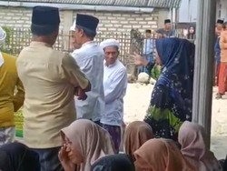 Viral Jenazah Ditagih Utang oleh Emak-emak Saat Hendak Dikuburkan