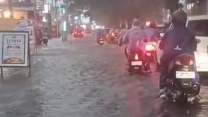 Hujan Deras Bikin Kawasan Soekarno-Hatta Malang Banjir hingga 80 Cm