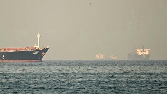 Garda Revolusi Iran Serang Dua Kapal di Selat Hormuz