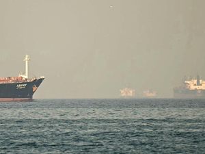 Harga Minyak Dunia Melonjak Usai Kapal-kapal Diserang Dekat Selat Hormuz