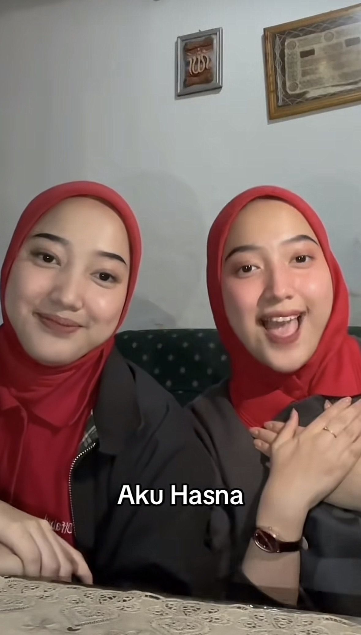 viral di TikTok, potret kebahagiaan seorang penyandang tunarungu yang diterima bekerja di Matahari Department Store. Hal tersebut pun membuat Matahari Store jadi ramai diapresiasi oleh warganet.