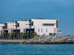 Momen Mencekam Turis Inggris di Dubai: Vila Berguncang Saat Rudal Meledak di Langit