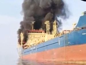 Perang AS-Israel Vs Iran Memanas, Kapal Tanker Diserang di Lepas Pantai Oman