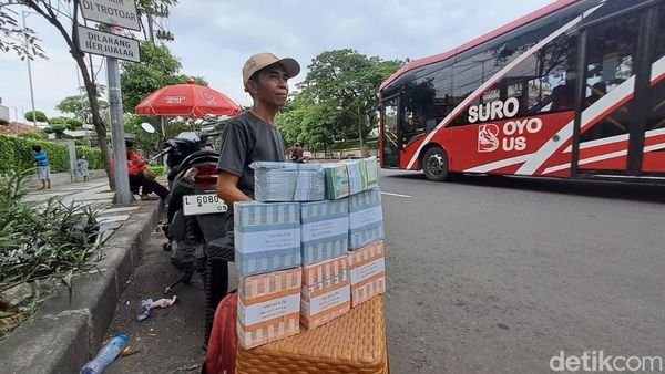 Jasa Penukaran Uang Baru di Surabaya Mulai Bermunculan
