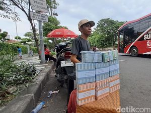 Tiga Pekan Jelang Lebaran, Jasa Tukar Uang Baru di Surabaya Mulai Menjamur