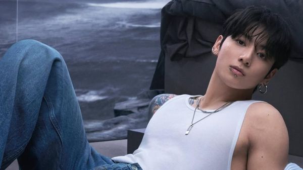 Gaya Boyfriend Material Jungkook BTS, Pamer Sixpack di Iklan Calvin Klein