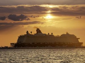 Tak Cuma Penumpang Pesawat, Turis Kapal Pesiar Juga Terjebak di UEA