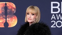 Kelly Osbourne Pakai Wig untuk Samarkan Wajah Tirus karena BB Turun Drastis