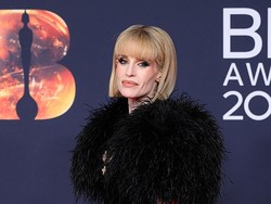 Kelly Osbourne Pakai Wig untuk Samarkan Wajah Tirus karena BB Turun Drastis