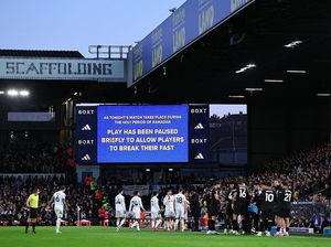 Leeds Kecewa Suporternya Soraki Momen Buka Puasa Pemain Man City