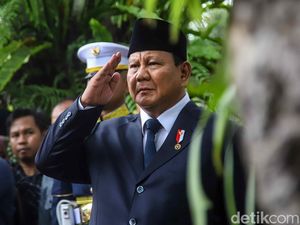 Video Prabowo Pimpin Pemakaman Wapres ke-6 RI Try Sutrisno di TMP Kalibata