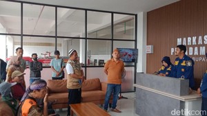 Video Nasabah PD BKK Klaten Ramai-ramai Lapor Damkar gegara Tabungan Macet