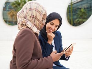 Ngabuburit Online Bisa Tetap Seru, Ada Peluang Dapat iPhone 17!