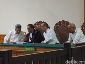 Korupsi Beras ASN, 3 Eks Pejabat Perumda Dharma Santika Dituntut 4 Tahun