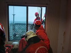 Identitas Pekerja Pembersih Kaca di Surabaya yang Tewas Saat Hujan Badai