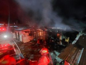 Rumah-Warung di Padang Hangus Terbakar, Damkar: Penyebab Kebakaran Diselidiki