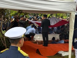 Prabowo Pimpin Upacara Pemakaman Wapres Ke-6 Try Sutrisno di TMP Kalibata