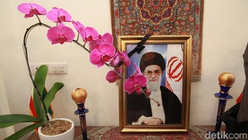 Pemakaman Megah untuk Ayatollah Khamenei