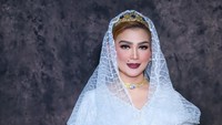 Penampilan Glamor Istri Gubernur Kaltim Sarifah saat Berkerudung yang Disorot