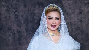 Penampilan Glamor Istri Gubernur Kaltim Sarifah saat Berkerudung yang Disorot