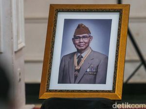 Try Sutrisno Wafat, Pemerintah Imbau Kibarkan Bendera Setengah Tiang 3 Hari