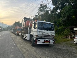 Polisi Dihalangi 12 Pria Saat Sita 2 Ekskavator Tambang Emas Ilegal di Madina