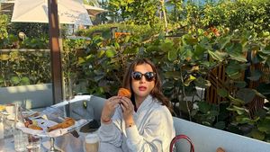 Mewah! Tasya Farasya Makan Croissant di Dubai hingga Ngopi di Mekkah