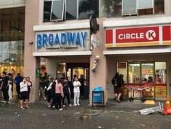 Polisi Dalami Penyebab Tewasnya Pembersih Kaca Apartemen Surabaya