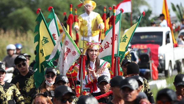 Tradisi Cuci Jalan Warnai Perayaan Cap Go Meh di Singkawang