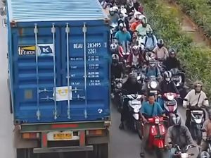 Jangan Ditiru! Viral Gerombolan Pemotor Lawan Arah di Cakung Senin Pagi