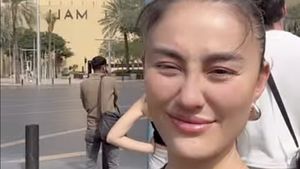 Tunjukkan Kondisi Aman, Agnez Mo Bukber Bareng KJRI hingga Jalan Kaki di Dubai