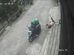 Nenek di Jakbar Tersungkur Kena Jambret, Pelaku Balik Lagi Pura-pura Nolong