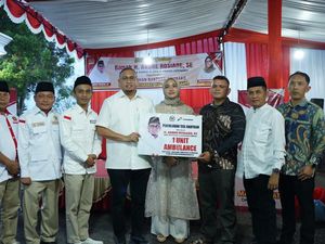 Andre Rosiade Serahkan Bantuan Ambulans untuk Warga Nagari Ampang Kuranji