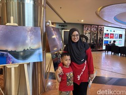 Antusiasme Warga Saksikan Gerhana Bulan Total di Planetarium Jakarta