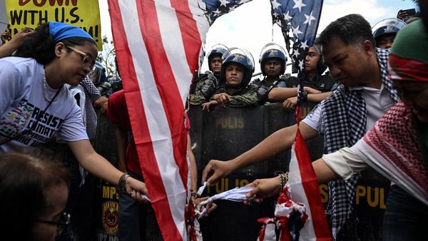 Unjuk Rasa di Manila Tolak Serangan AS-Israel terhadap Iran