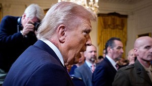 Trump Akui Paksa Israel Serang Iran