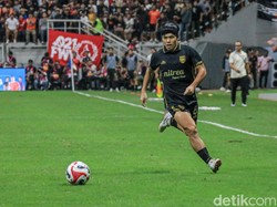 Pertandingan ketat tersaji kala Persija Jakarta menjamu Borneo Fc Samarinda di JIS, kejar-kejaran gol terjadi hingga peluit akhir. Foto: Muhammad Reevanza/detikfoto