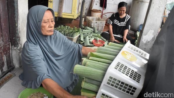 Geliat Kampung Lontong Surabaya