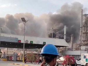 Video: Iran Serang Kilang Minyak Aramco di Saudi, Pekerja Dievakuasi