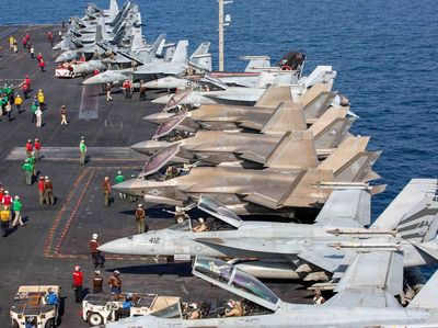 Kapal Induk AS Luncurkan Jet tempur untuk Serang Iran