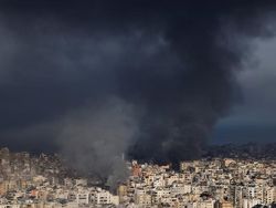 Serangan AS-Israel Makin Masif, 300 Warga Iran Ngungsi ke Pakistan
