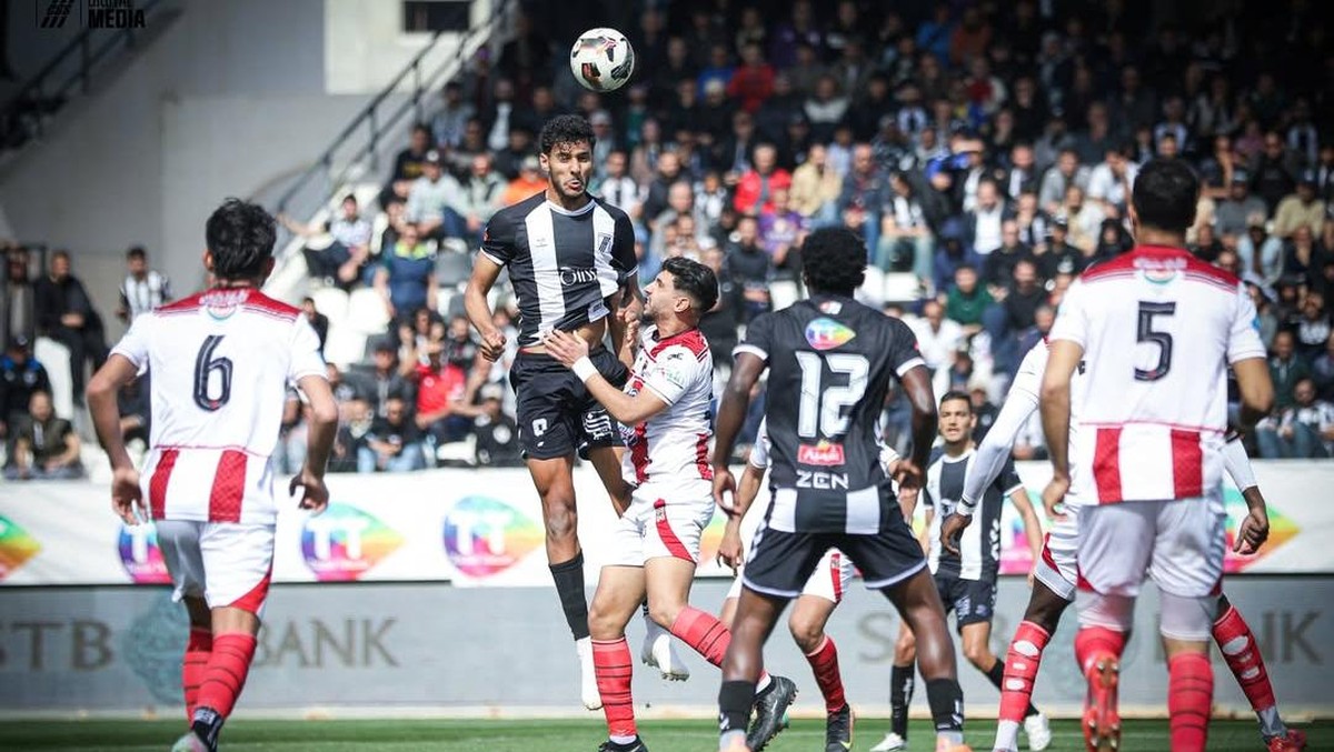 Pertandingan Liga Tunisia digelar siang hari saat bulan Ramadan. (Foto: dok. Instagram/@club_sportif.sfaxien)