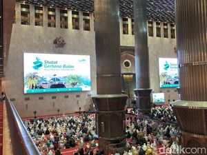 Masjid Istiqlal Gelar Salat Gerhana Bulan Sebelum Tarawih