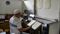 Mengintip Produksi Al-Quran Braille di Bandung