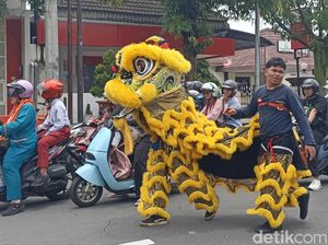 Serunya Parade Barongsai Semarakkan Cap Go Meh di Kota Blitar