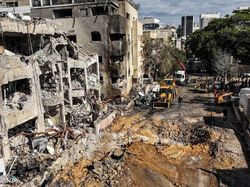 Jantung Tel Aviv Dihujani Rudal Iran, Ledakan Terjadi Bertubi-tubi